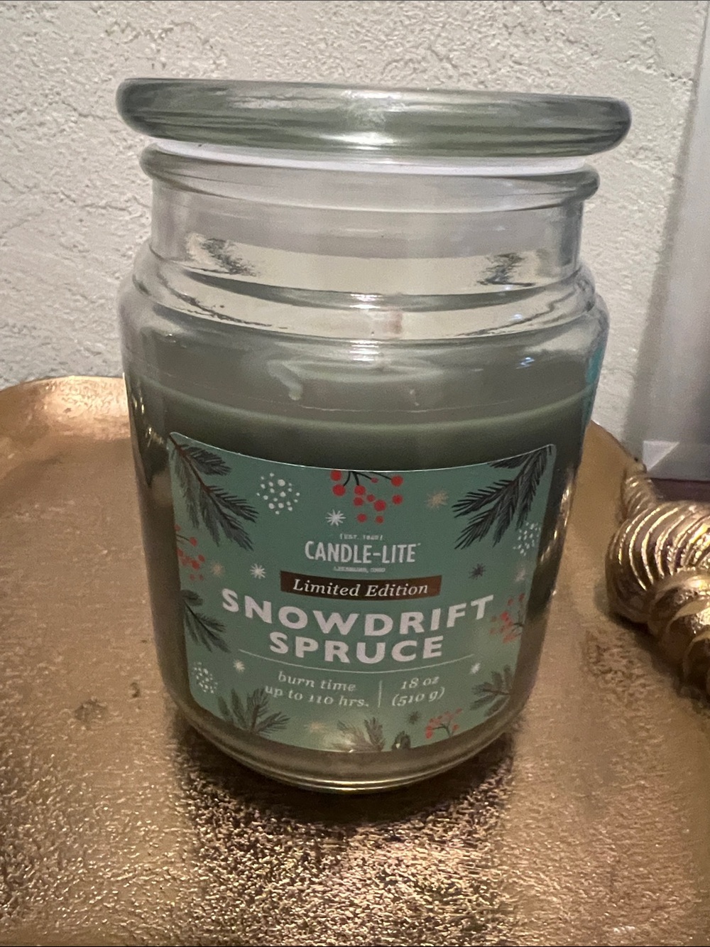 #2083**Candle-Lite Snowdrift Spruce Large Scented Jar Candle - Green